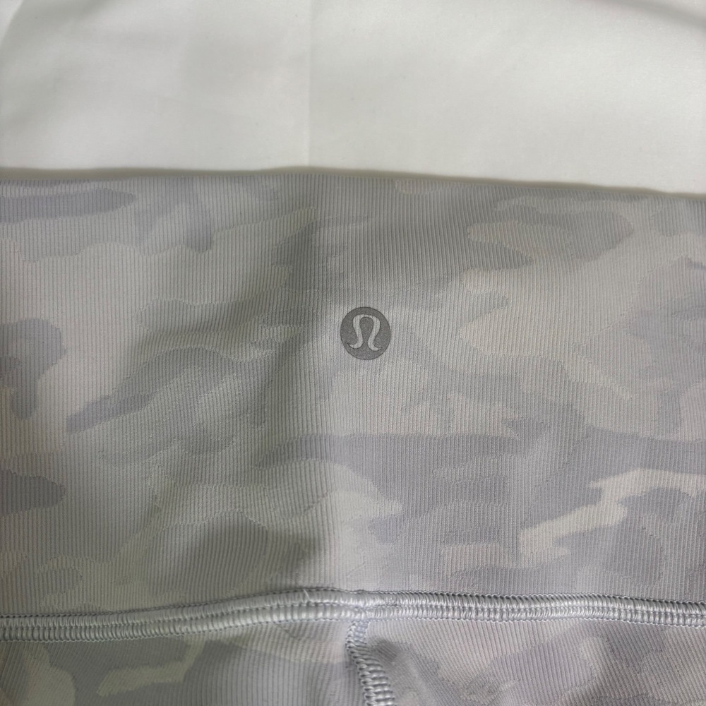 Lululemon Wunder Under Short 10" *Ribbed Camo Jacquard Alpine White Starlight 6 - Picture 4 of 5